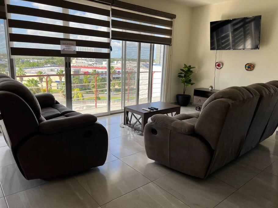 Apartment 2 Bedroom Condo, Pool, Great Wifi & Tvs Cancun