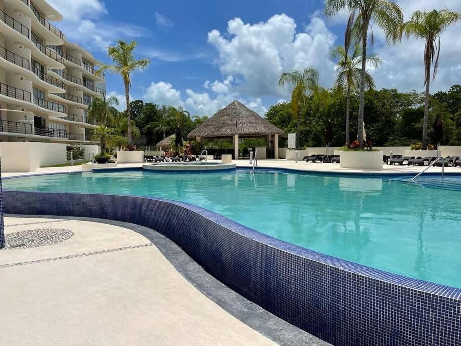 2 Bedroom Condo, Pool, Great Wifi & Tvs * Cancun