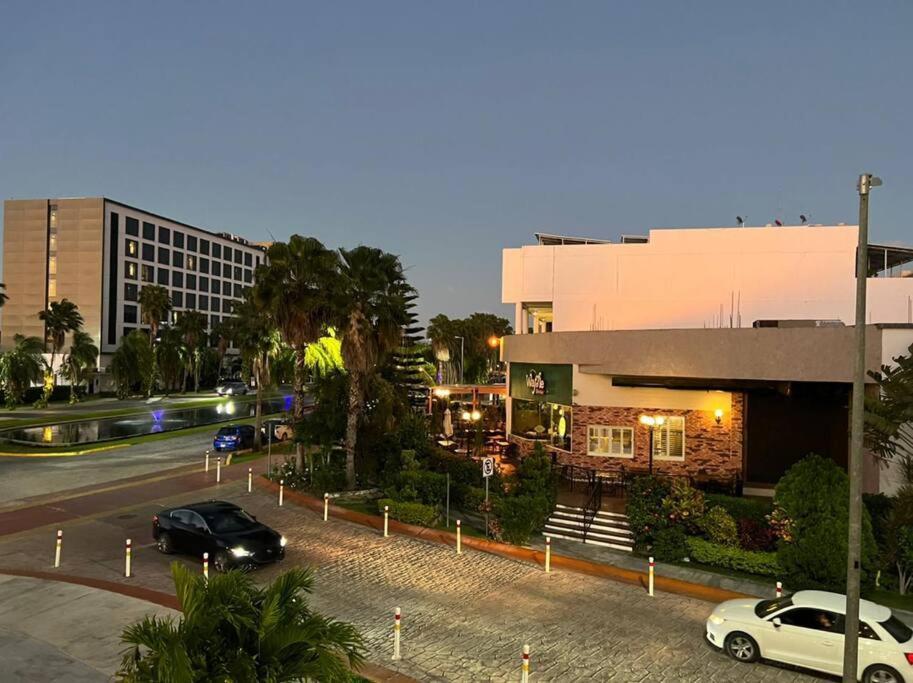 2 Bedroom Condo, Pool, Great Wifi & Tvs Cancun