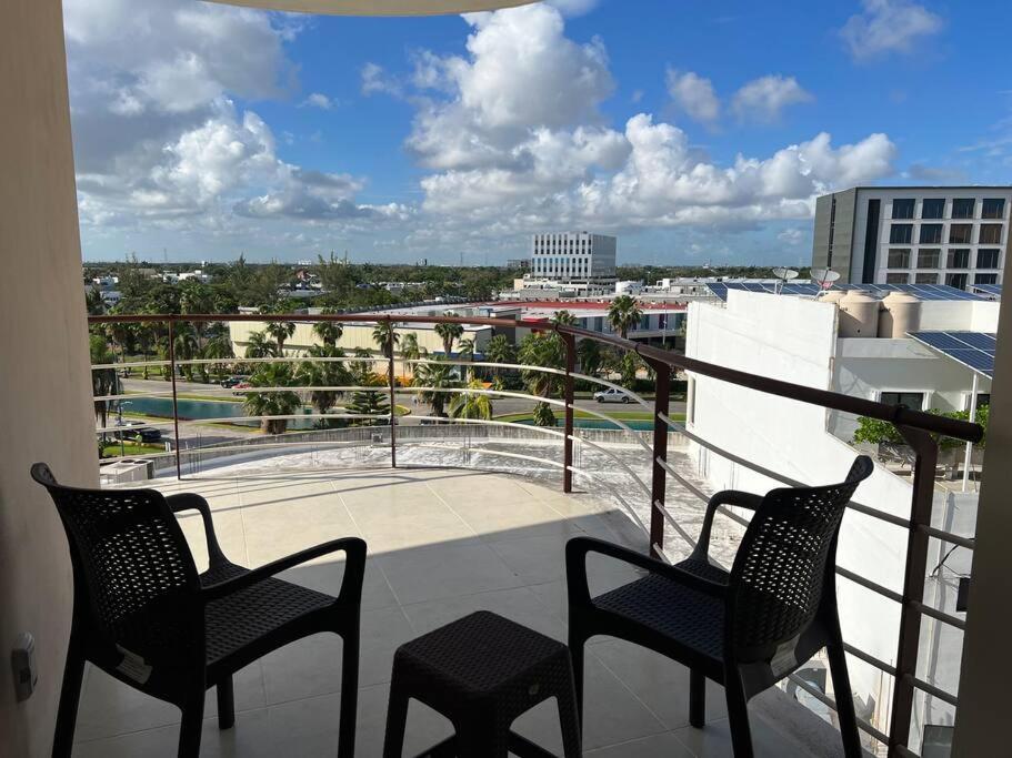 2 Bedroom Condo, Pool, Great Wifi & Tvs Apartment *