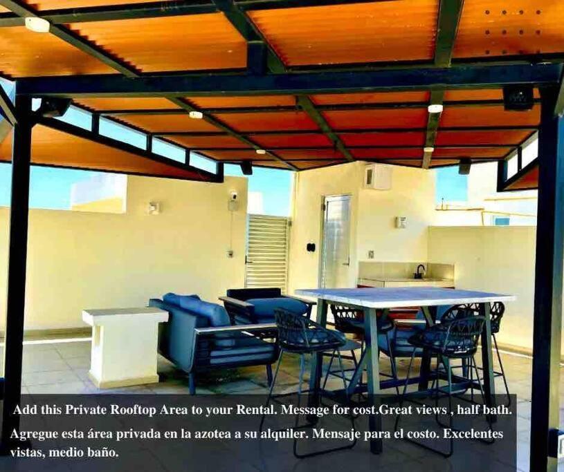 Apartment 2 Bedroom Condo, Pool, Great Wifi & Tvs *