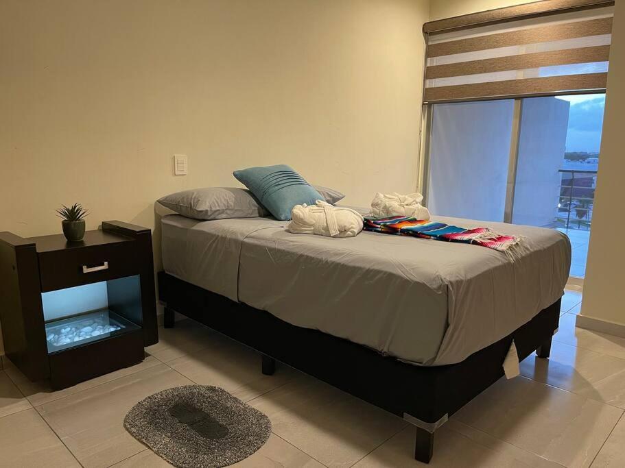 2 Bedroom Condo, Pool, Great Wifi & Tvs Apartment *