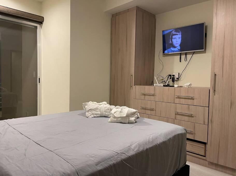 2 Bedroom Condo, Pool, Great Wifi & Tvs Apartment *